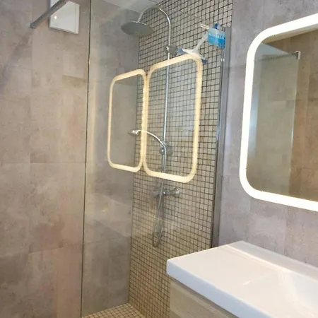شقة T3 A - 2 Chambres, Clim, Wifi, Parking, Proche Thermes, Classe 4* - Fr-1-553-189 *